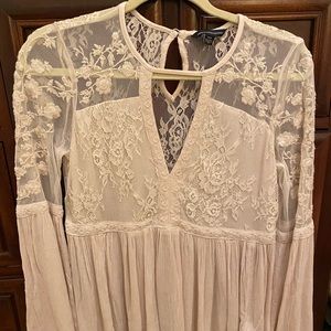 American Eagle lace top